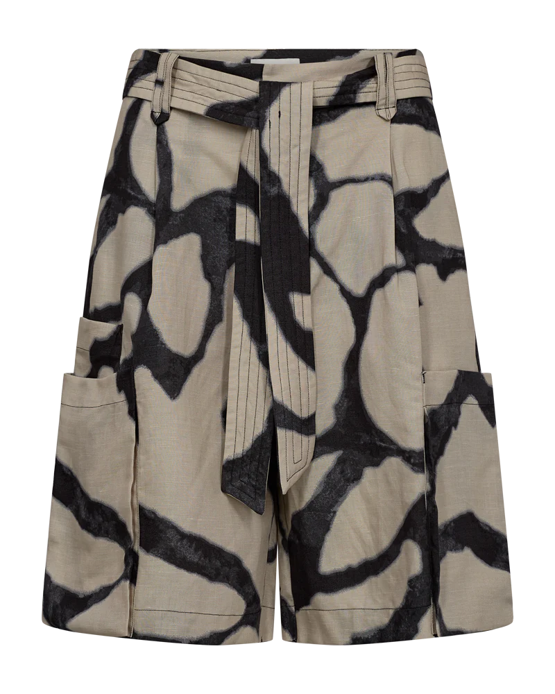 CMNatu high waisted shorts in beige/black